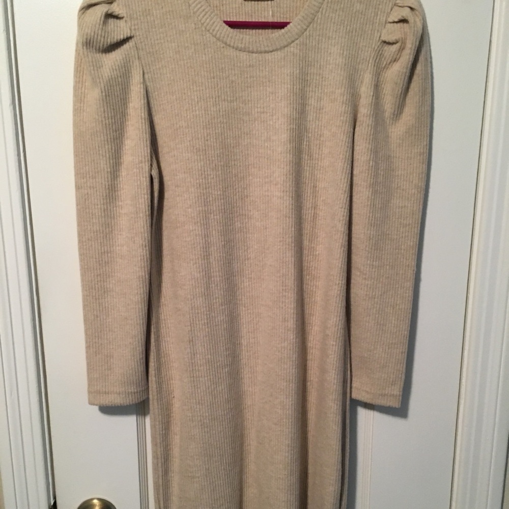 Sweater dress with puffed sleeves